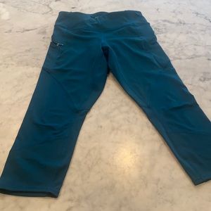 Athleta leggings. Size small Capri length
